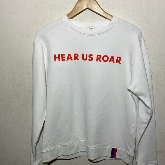 KULE Tops - KULE The Raleigh Sweatshirt “Hear Us Roar” Graphic Size Medium